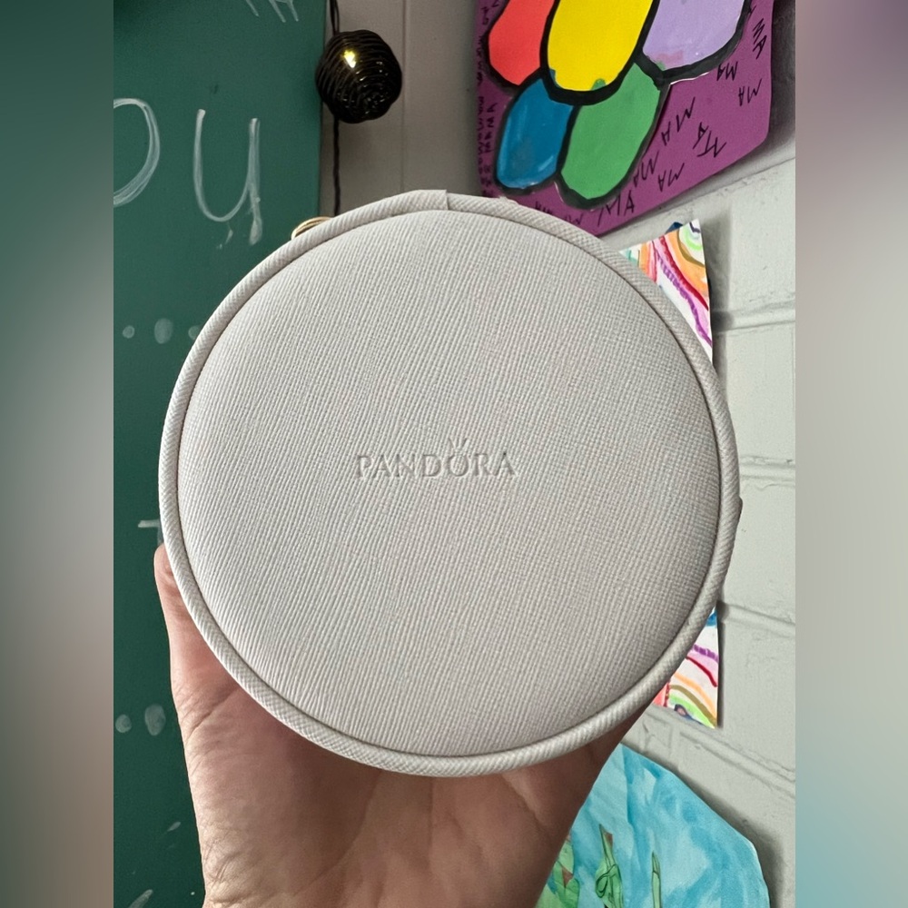 Limited Edition Retired PANDORA Leather Round Jewelry Organizer Travel Box⚡️